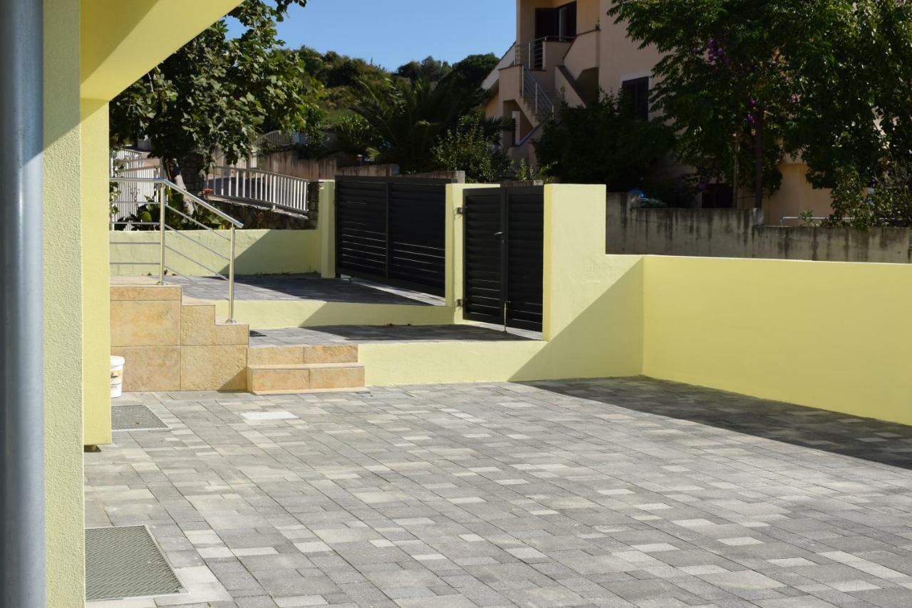 Yellow Cube Kozino Exterior photo